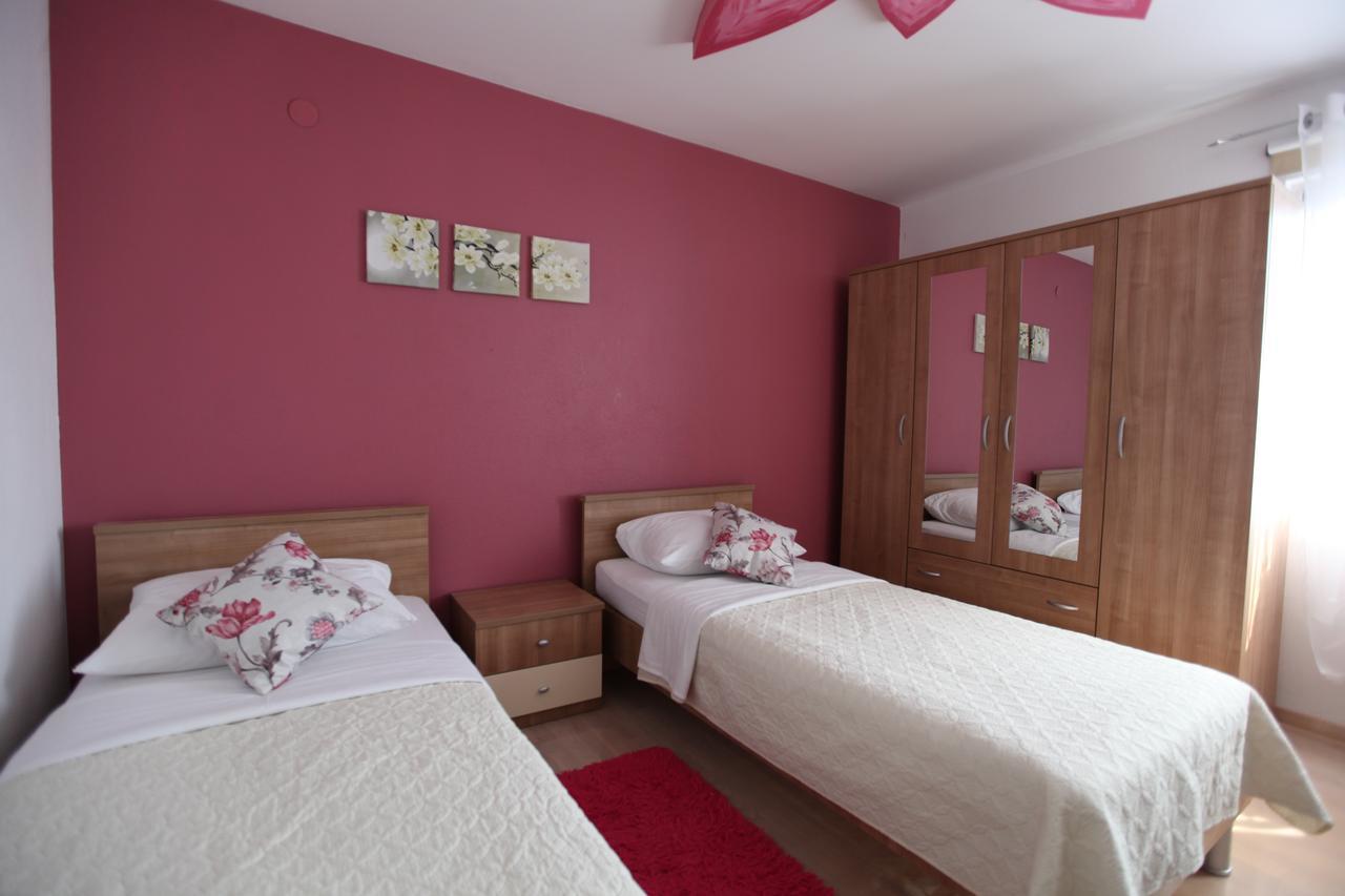Ana & Marija Apartment Kastela Luaran gambar
